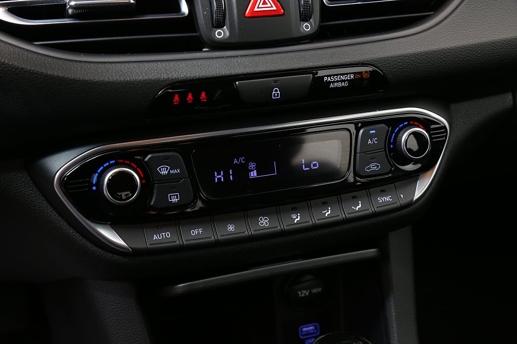 Hyundai i30 1,5 T-GDI 48V MHEV 159hk Advanced Aut Keyless Dragkrok 2022