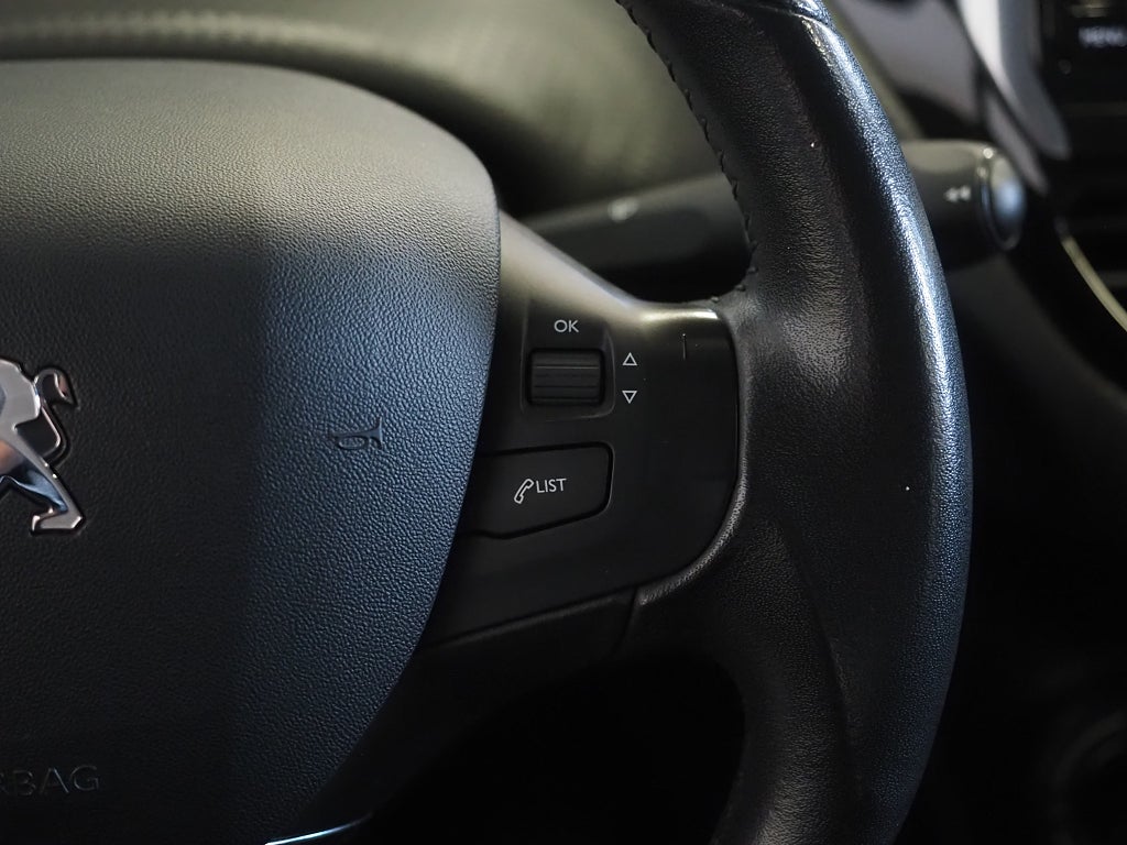 Peugeot 2008 Active 1.2 PureTech 110 EAT Automat 2016