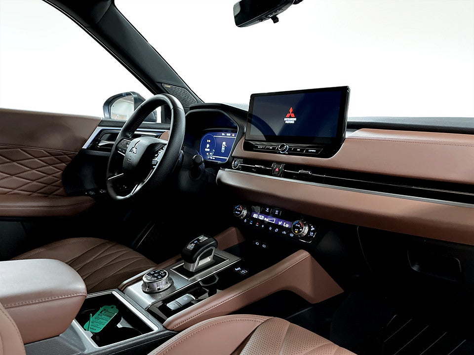 Bild på Mitsubishi Outlander Instyle+ PHEV 306hk Aut 4WD PANO B-KAMERA ELSTOL