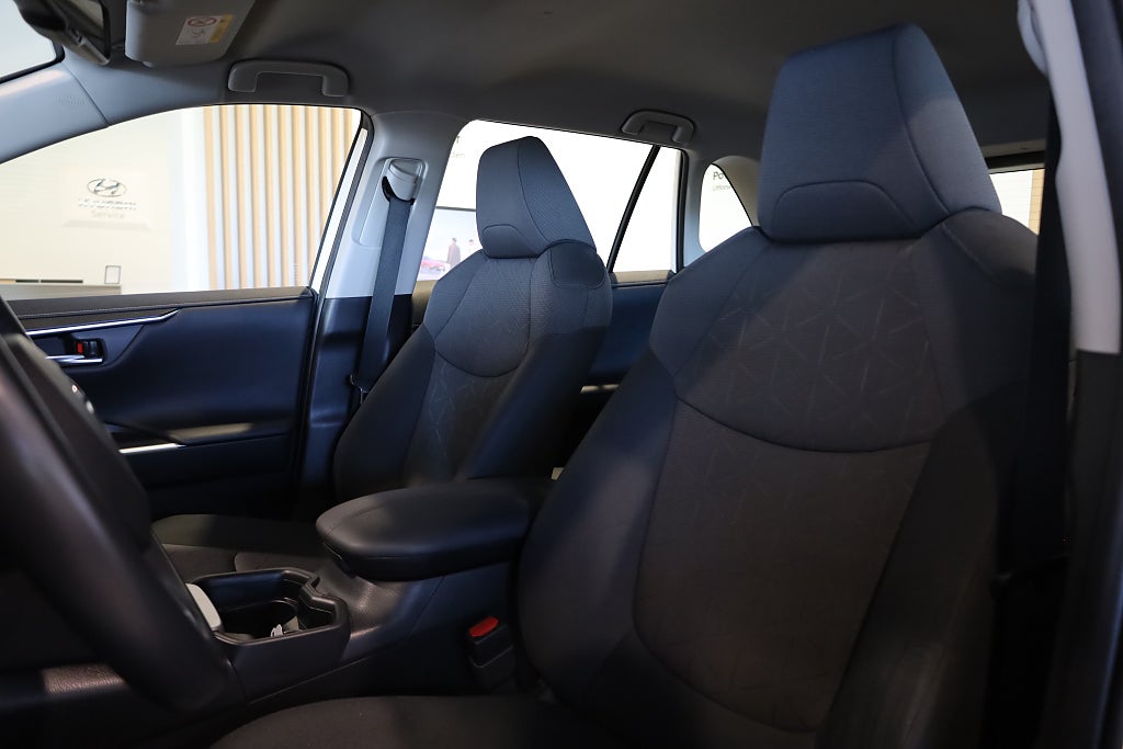 Toyota RAV4 Hybrid AWD-i E-CVT Active Kamera Rattvärme Keyless 2021
