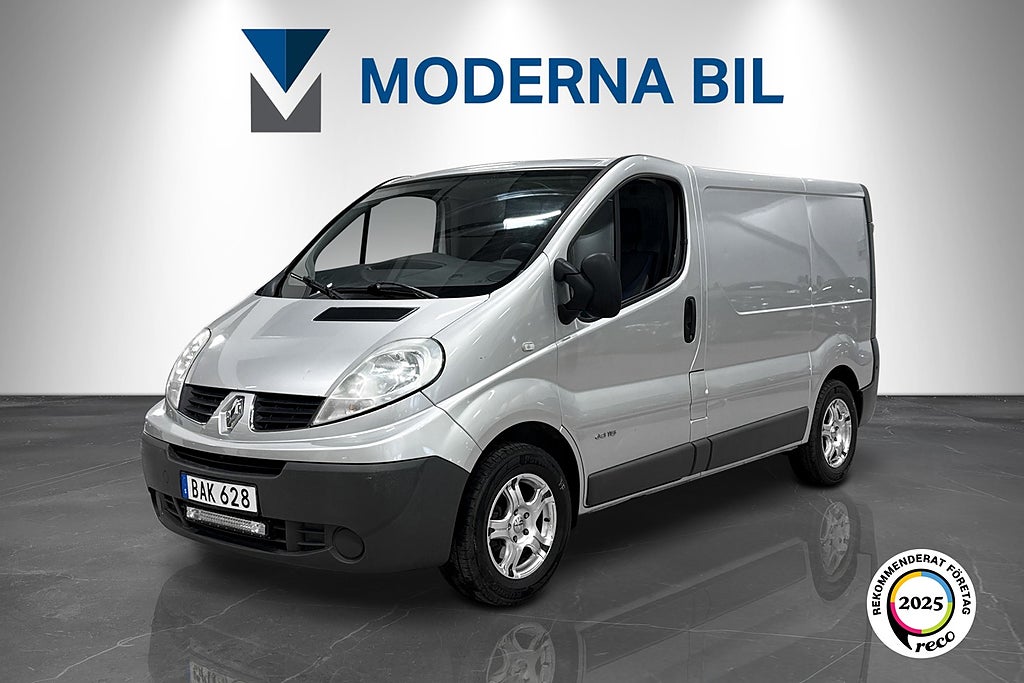Renault trafic 2.9t 2.0 dCi 114hk Dragkrok Ledramp D-värm