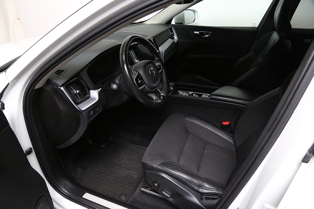 Volvo XC60 B5 Bensin 250hk Momentum Adv Se Aut Navi VOC Leasbar 2020