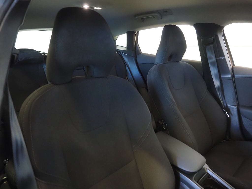 Volvo V40 T2 122hk Kinetic Parkeringssensorer Kamrem bytt 2017