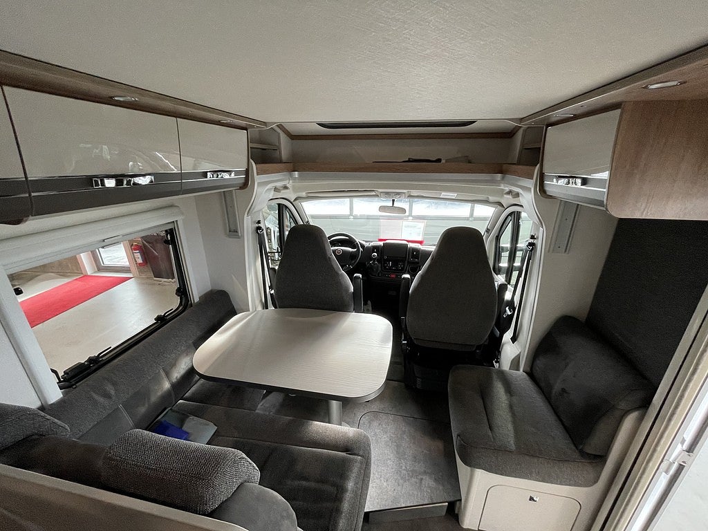 Dethleffs Trend 7057 / B-körkort / Taksäng / Långbädd / Garage / 4495kr/må - Dethleffs