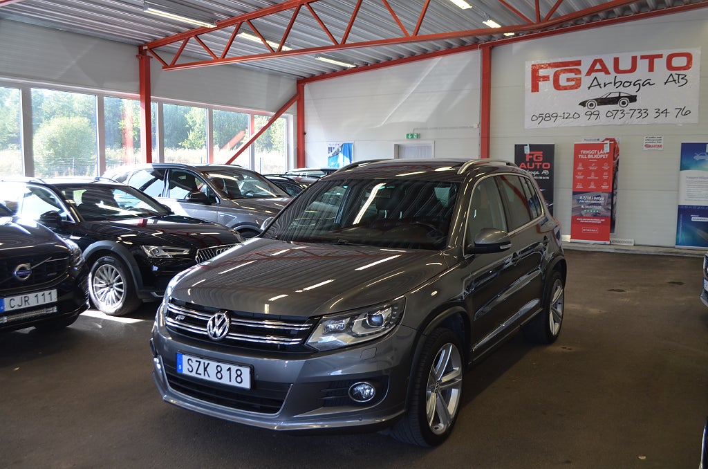 Volkswagen Tiguan 2.0 TDI 4Motion 184 hk R-LINE En Ägare Drag Euro 6