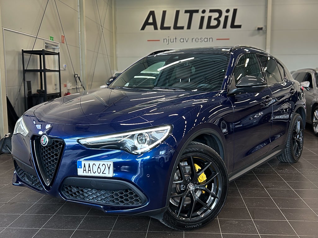 Alfa Romeo Stelvio 2.0 Turbo 16V Q4 Veloce H/K Panorama/Läder SE SPEC