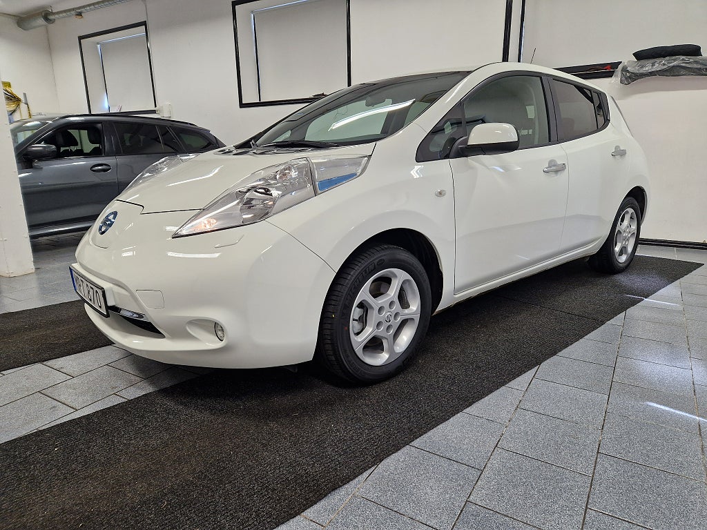 Nissan Leaf 30 kWh 1080 mil Backkamera  NAVI MOMS
