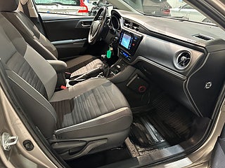Toyota Auris 1.6 D-4D Active Mvärm Kamera Kamkedja S/V-hjul