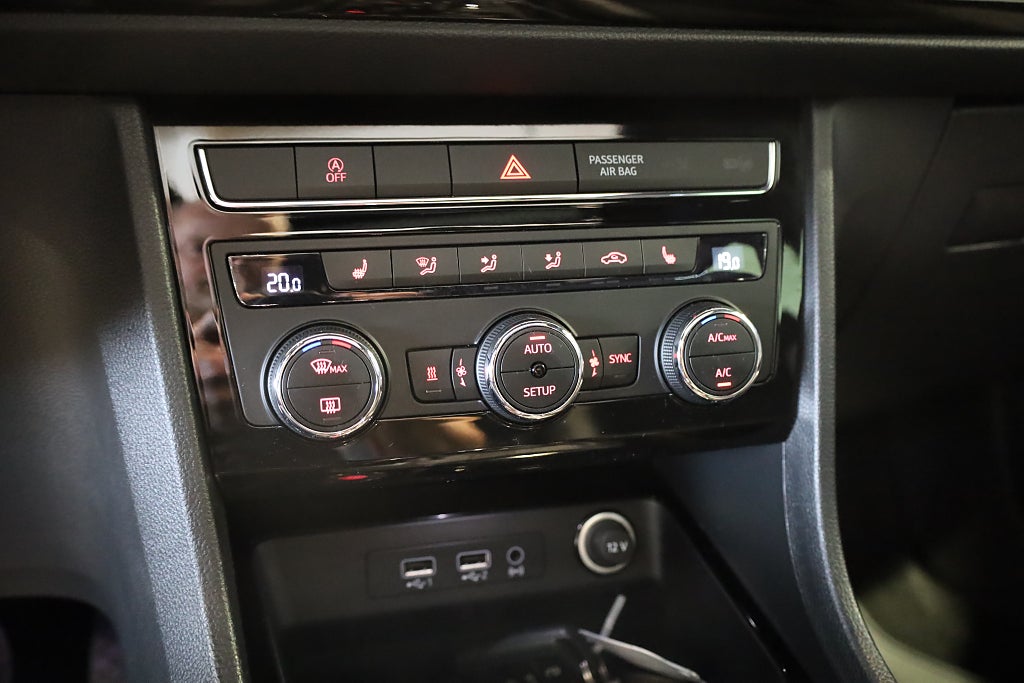 Seat Ateca 1.5 TSI AUT Xcellence Värmare Kamera Navi  Panorama 2019