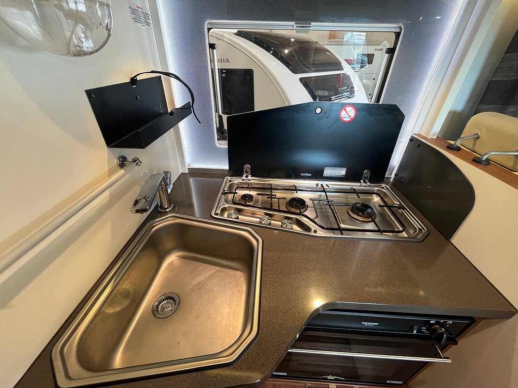 Adria Sonic Plus 700 SL / Automat 150hk / Solcell x2 / Ugn - Adria