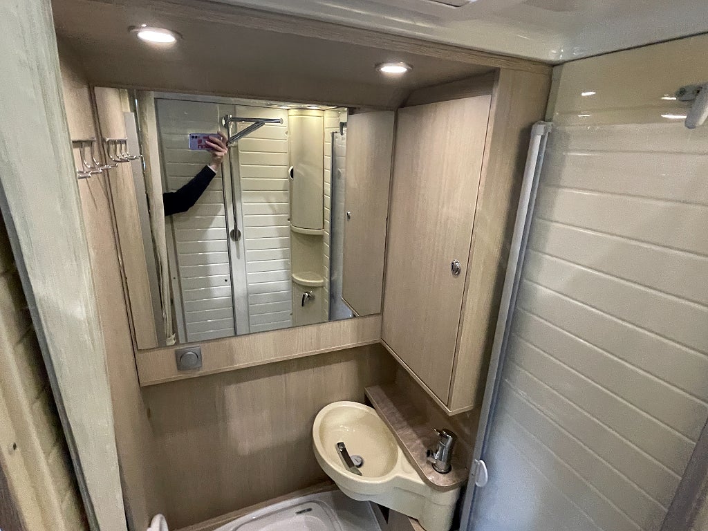 Bürstner Ixeo 585 / Taksäng / Under 6m / B-kort / Solcell / AC-Bodel /  - Bürstner