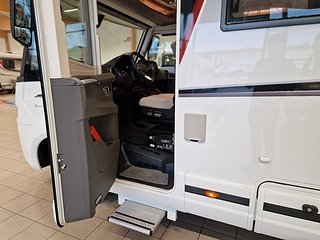Husbil-integrerad Kabe IMPERIAL Ri 810 LGB 7 av 36