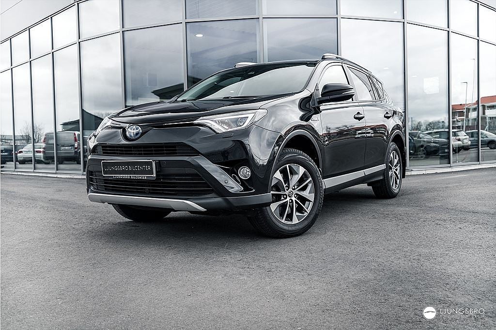 Toyota RAV4 Hybrid 2.5 AWD 197hk / Drag / B-Kamera