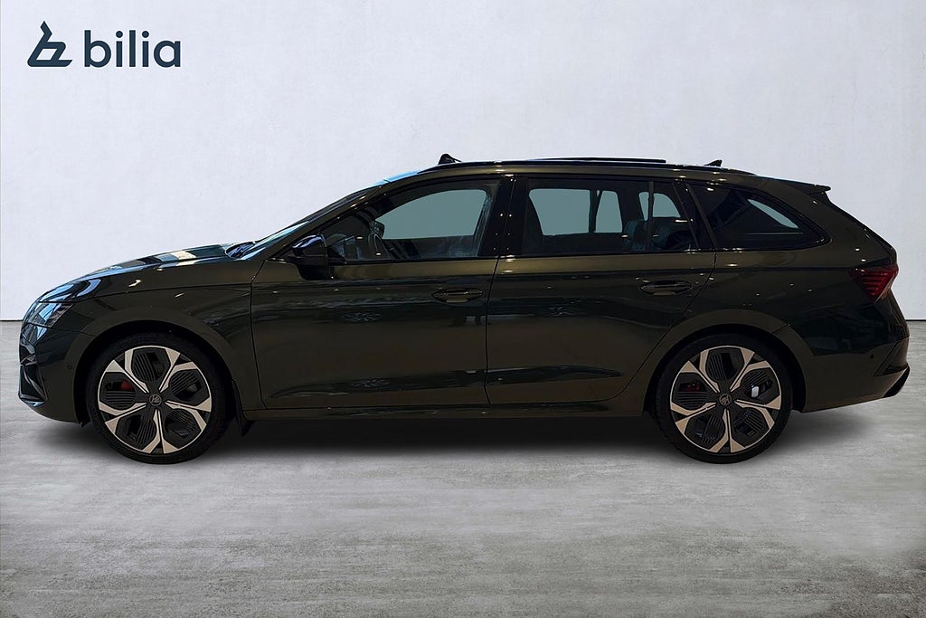 Skoda Octavia RS 2.0TSI Drag värmare pano 265HK lagerbil