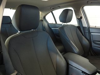 Sedan BMW 330e 12 av 22