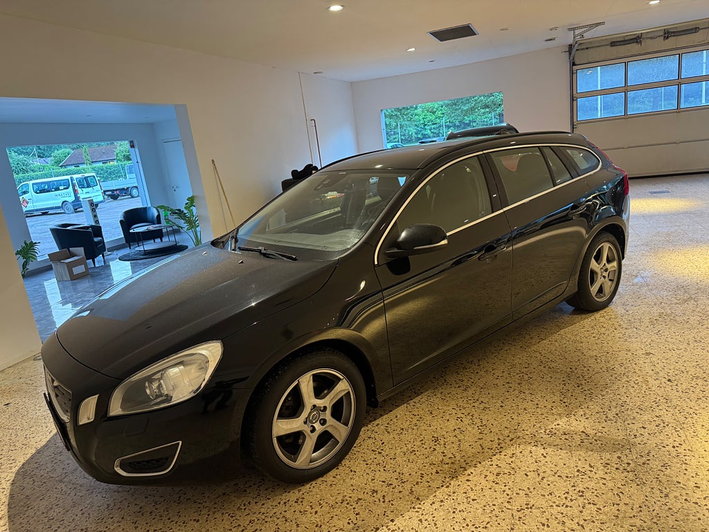 Volvo V60 T3 Momentum ny besiktad 