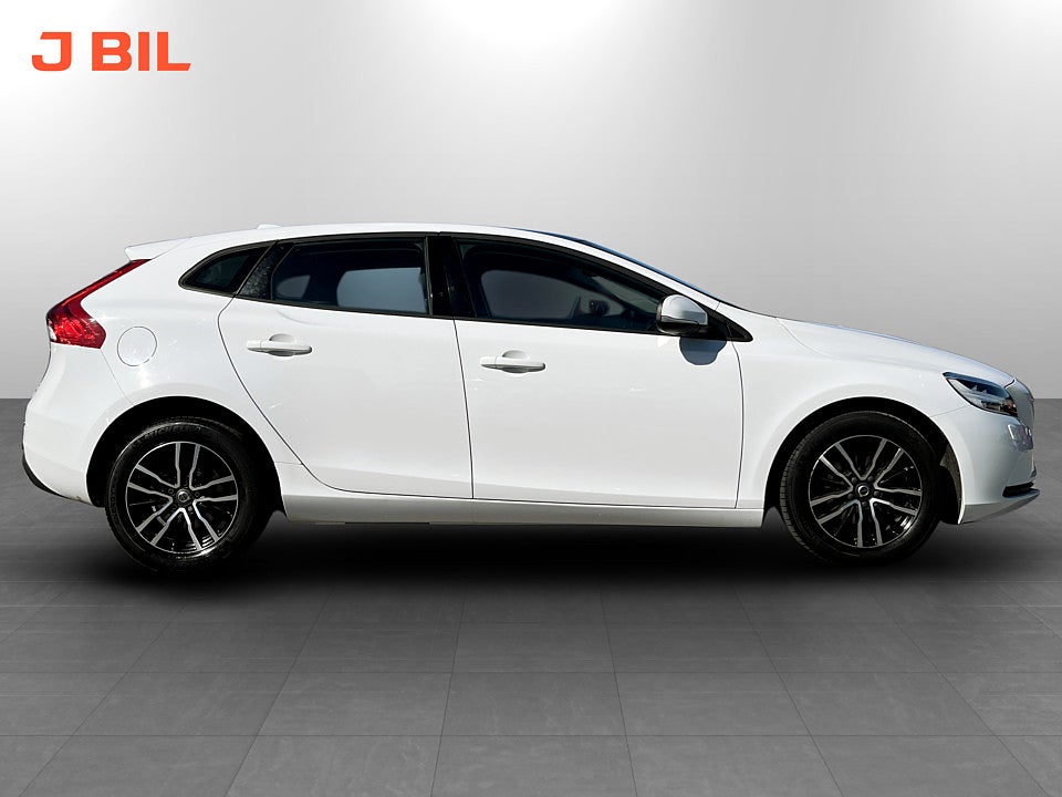Bild på Volvo V40 D2 Momentum 120hk B-KAMERA PANO