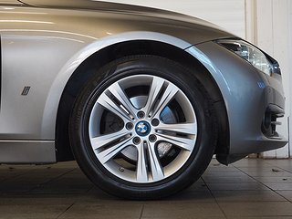 Sedan BMW 330e 9 av 22