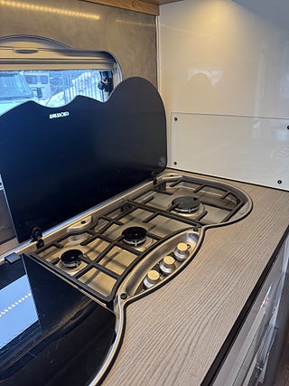 Husbil-integrerad Bürstner Aviano 690 Luftfjädring! Långbädd! Endast 6,99m! 9 av 20