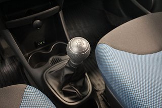 Halvkombi Toyota Aygo 13 av 15