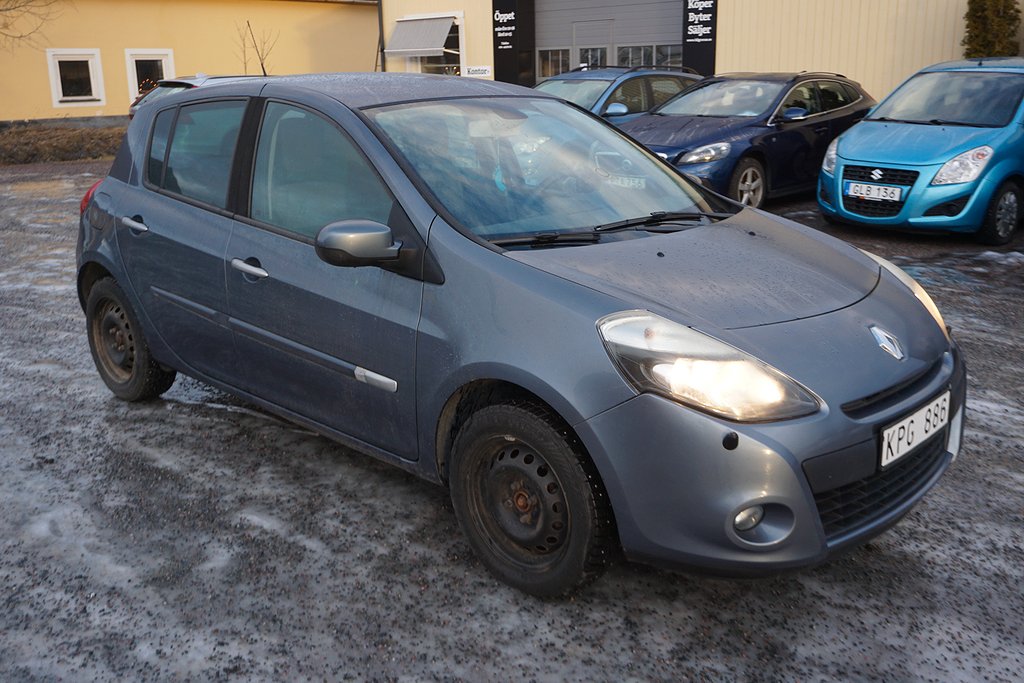 Renault Clio 5-dörrars Halvkombi 1.2 3700mil