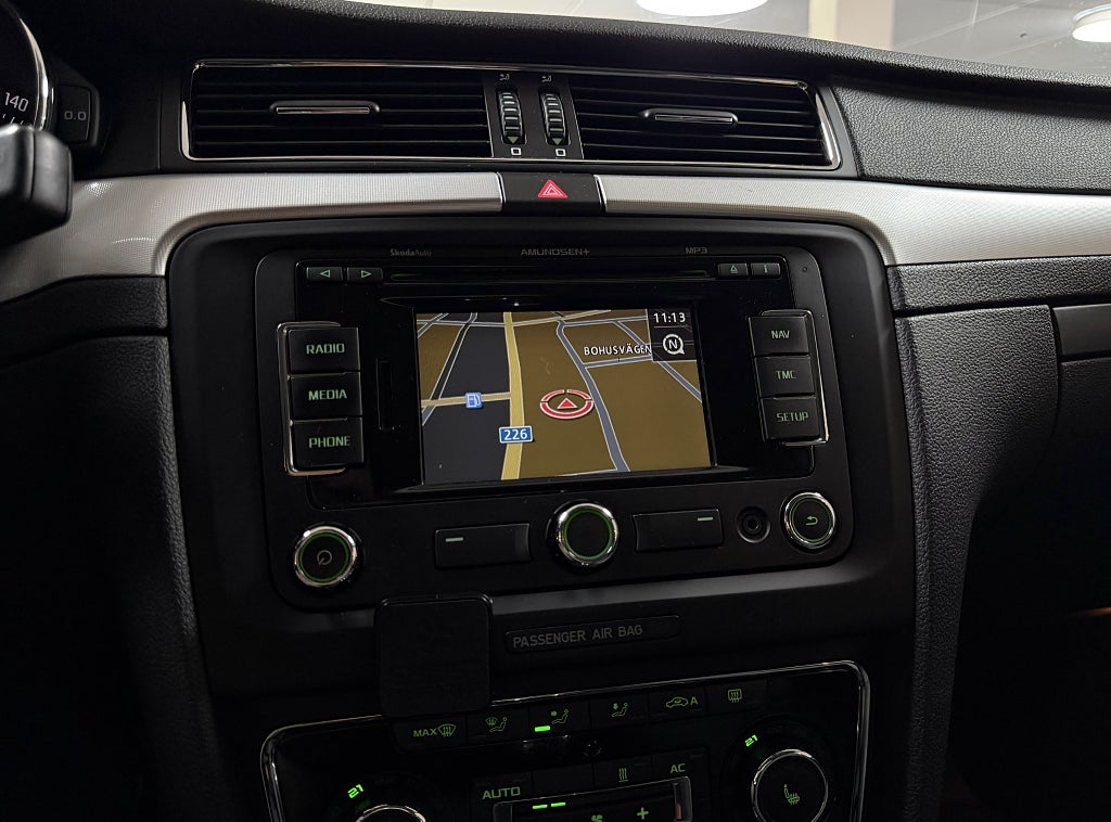 Skoda Superb Kombi 2.0 TDI 4x4 Ambition DRAG NYKAMREM MOTORVÄRMARE