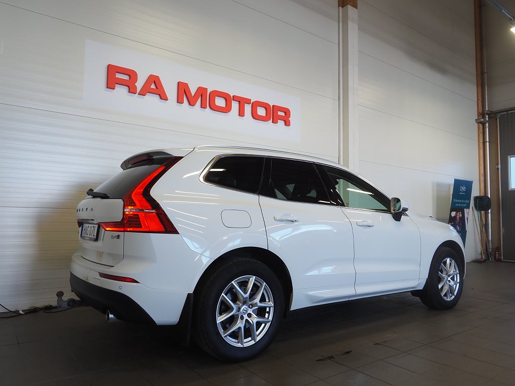 Volvo XC60 B4 AWD Geartronic Momentum 360° Pano Drag Navi Värm 2020