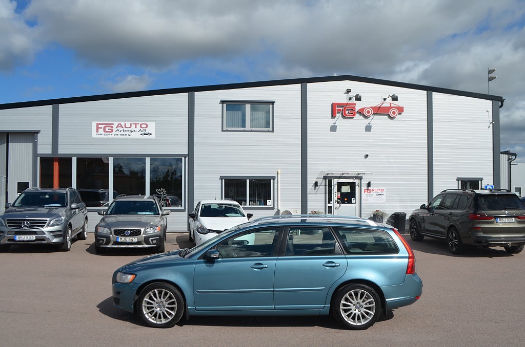 Volvo V50 2.0 D Summum 136 hk Värmare Drag Läder