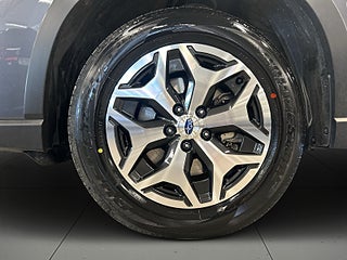 Subaru Forester e-Boxer XFuel Lineartronic MOMS/1-Ägare/Drag/S&V-Däck