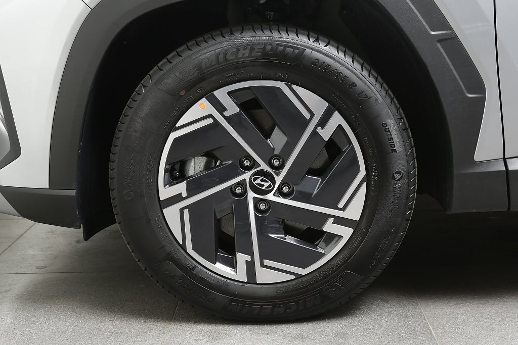 Hyundai Tucson 1.6T MHEV Essential Automat - Vinterhjul & service ingår 2025