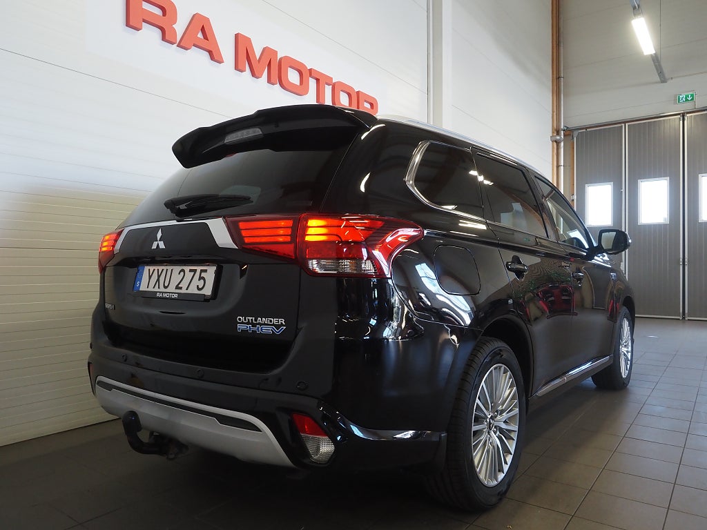Mitsubishi Outlander PHEV 4WD CVT Business Dragkrok Skinn 360° Kamera 2019