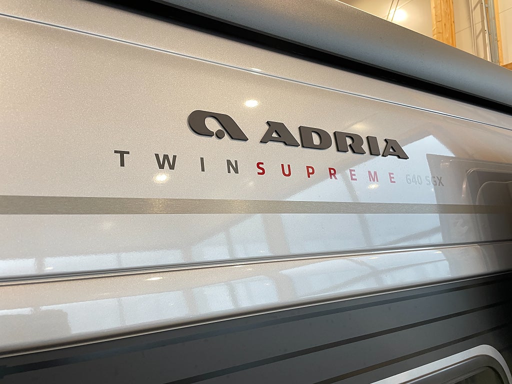 Adria Twin Supreme 640 SGX /ALDE/Automat/Höj & sänkbar säng/ - Adria