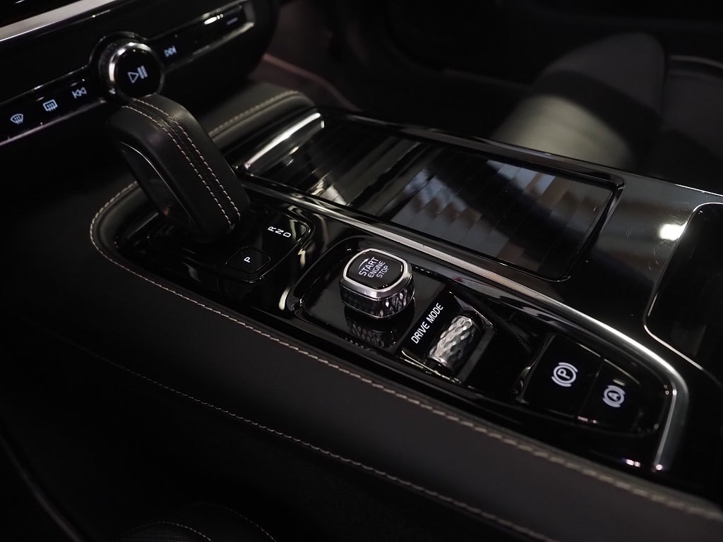 Volvo V60 Recharge T8 AWD Geartronic R-Design H/K 360° Drag Navi 2021