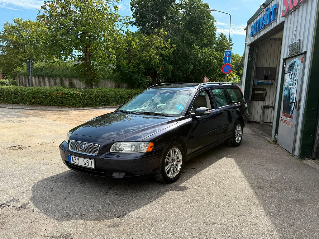 Volvo V70 2.4 Momentum Euro 4,Ny besiktad ,kamrem bytt