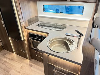 Husbil-halvintegrerad Kabe TMX 880 LQB 14 av 31