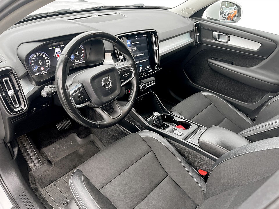 Bild på Volvo XC40 Momentum D3 150hk Aut B-KAMERA EL-BAKLUCKA