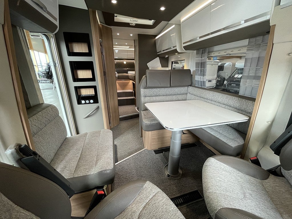 Adria Matrix Plus 670 SL / Automat 150hk / Solcell / Dragkrok / ALDE / - Adria