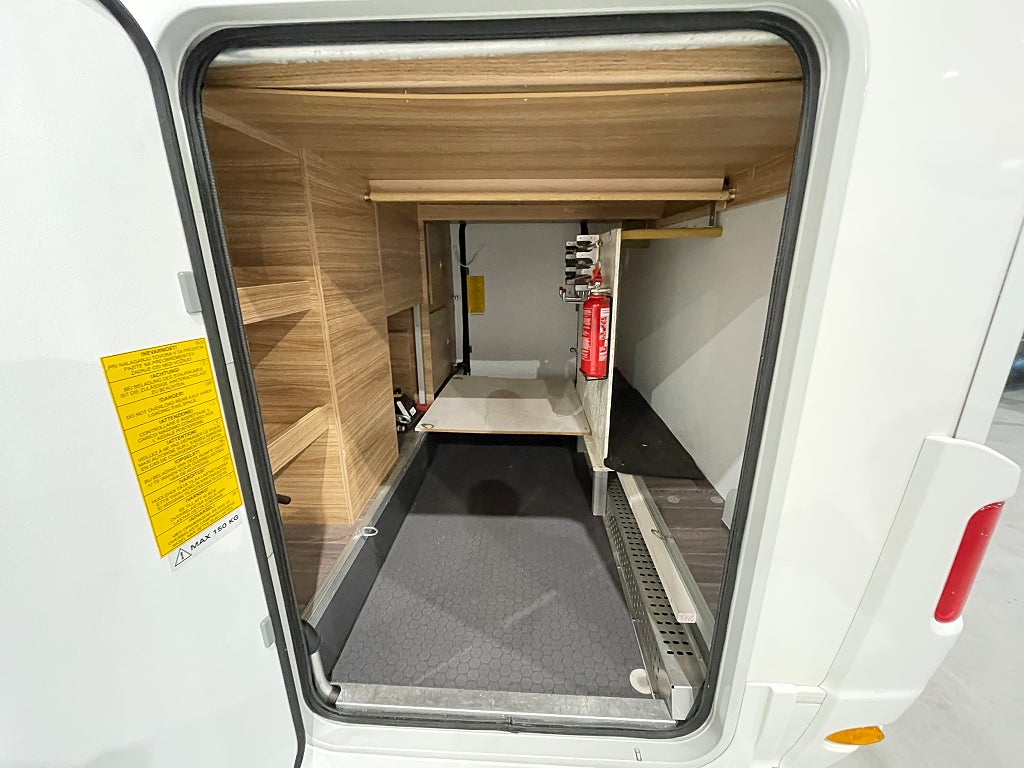 Adria Matrix Supreme 687 SL /ALDE/Solcell/Taksäng/Kedja/5 bältad/  - Adria