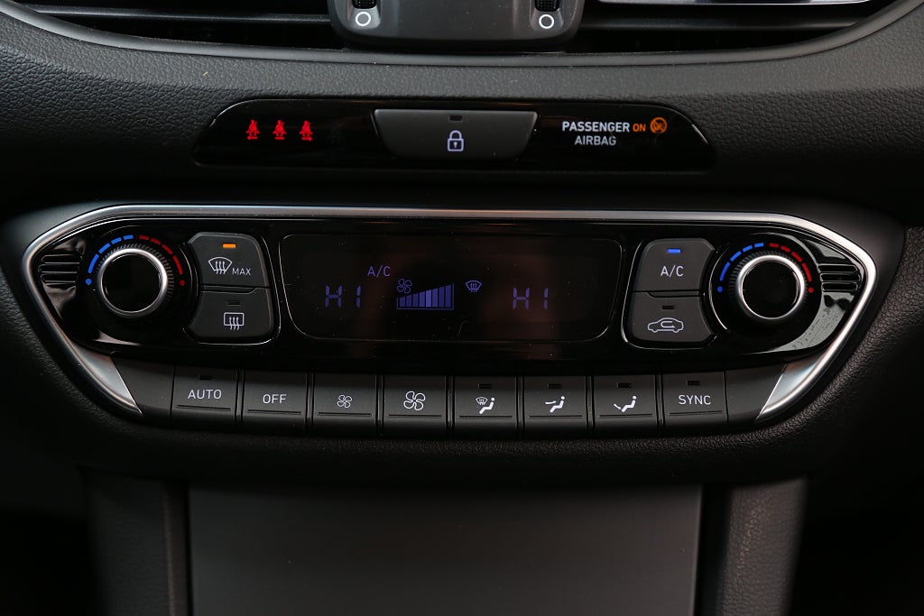 Hyundai i30 1,0 T-GDI 120hk MHEV Essential Aut 5d Kamera Drag 2022