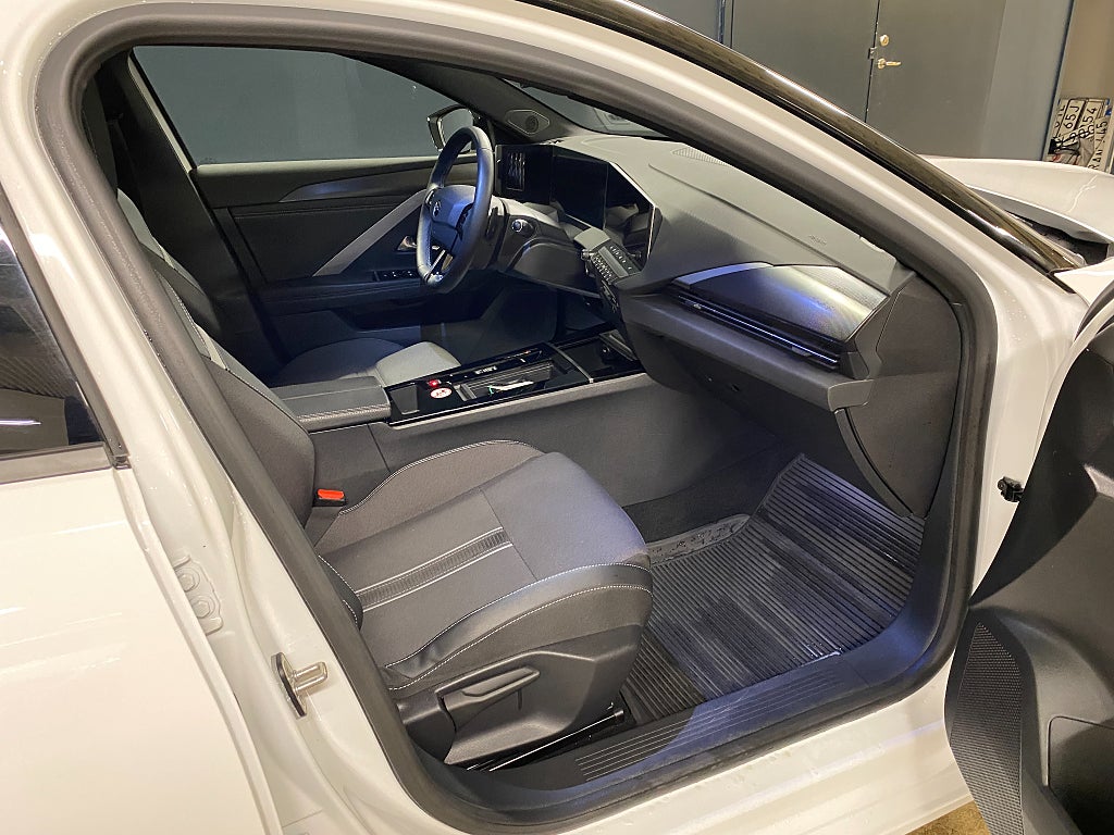 Bild på Opel Astra GS ST 1.2 Turbo 130hk AUT - BACKKAMERA, NAV