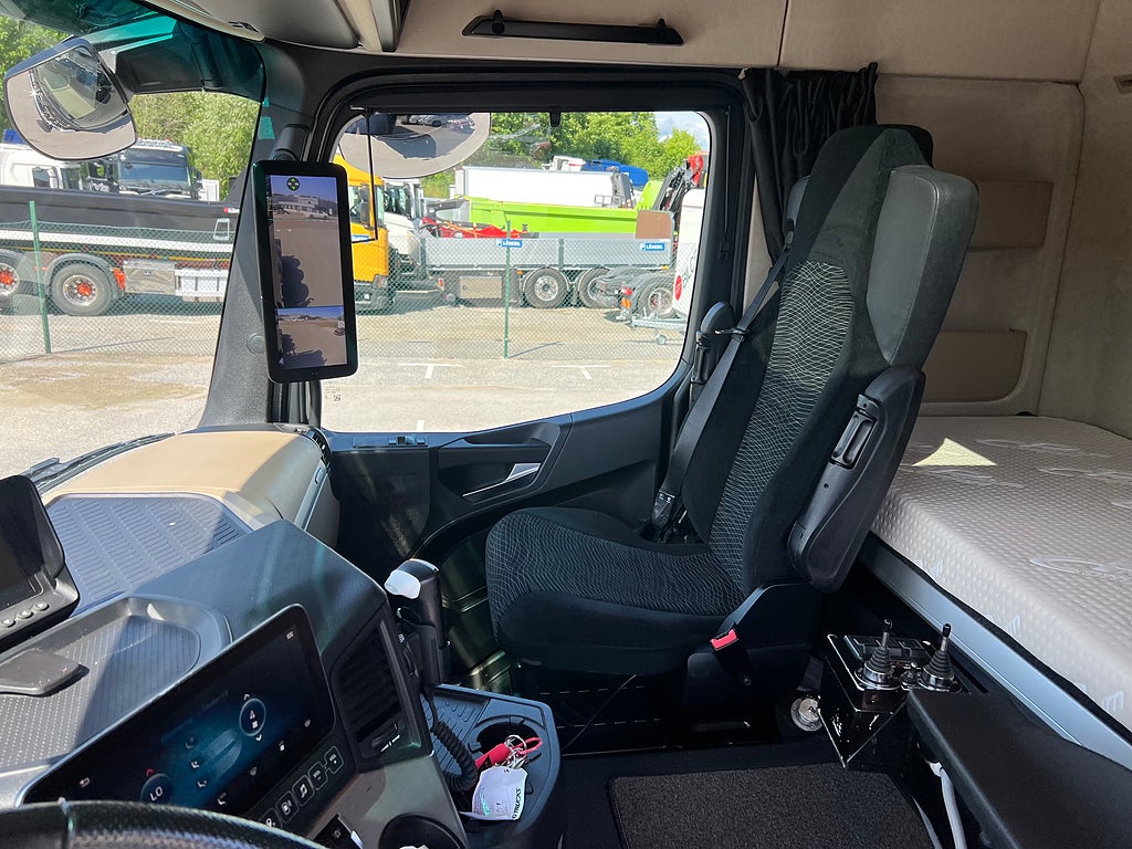 Mercedes-Benz Arocs 3251 Tridem Lastväxlare, Fullt Plogutrustad