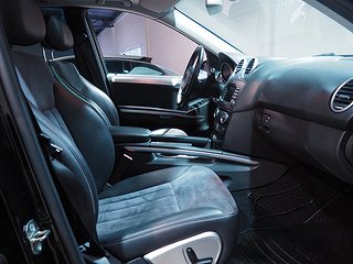 SUV Mercedes-Benz ML 8 av 24