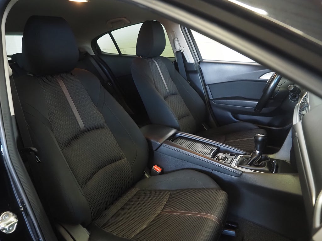 Mazda 3 Sport 2.0 SKYACTIV-G 120hk Vision Motorvärmare Navi 2018