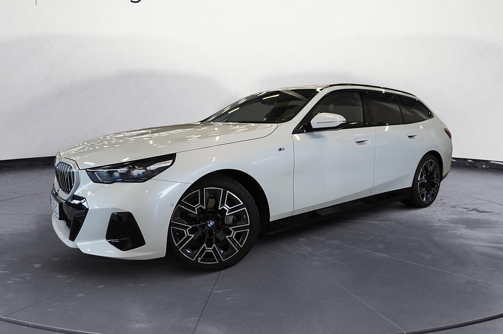 BMW i5 eDrive40 Touring M-Sport Business Edt H K DAP Innovation Drag