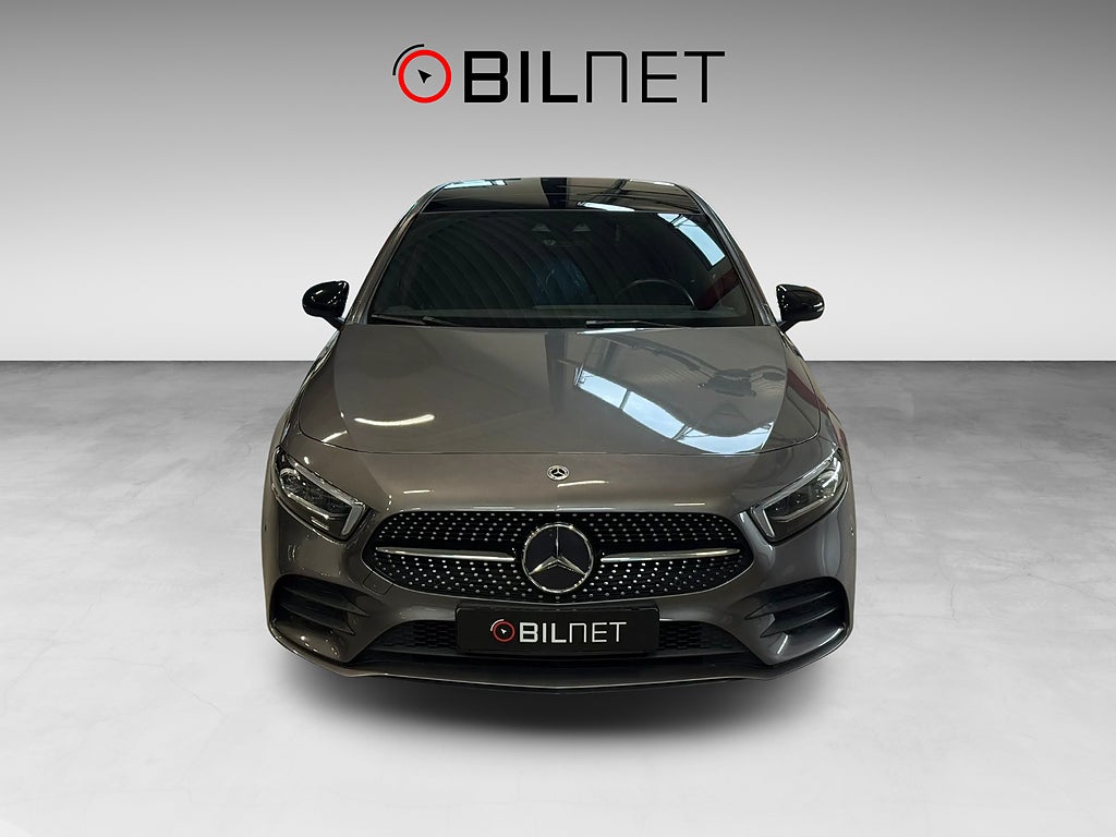 Mercedes-Benz A 180 7G AMG *3,99%* Pano Värmare Ambient Kamera Elstolar