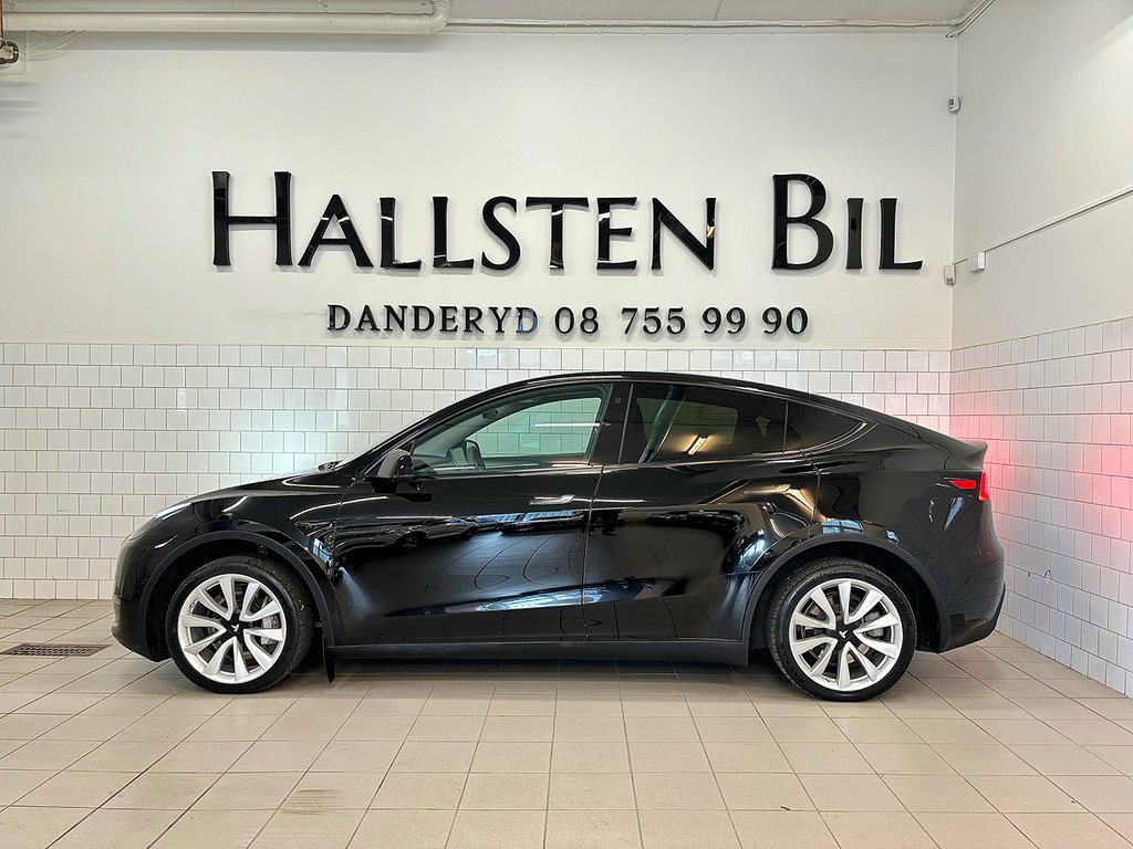 Tesla Model Y Long Range AWD 514hk 1Äg Moms Drag AP Svensksåld