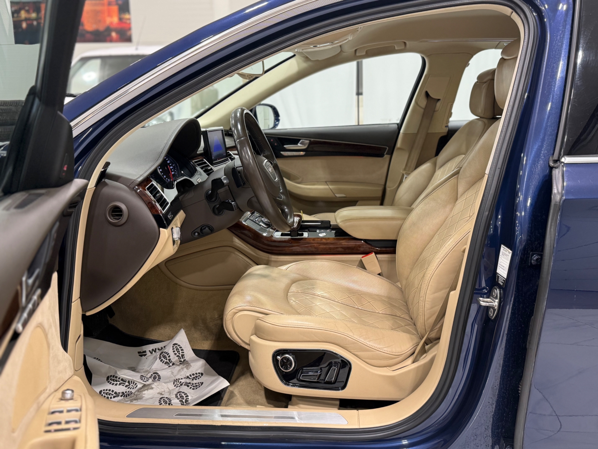 Audi A8 4.2 TDI V8 quattro 2011, bild 7/53