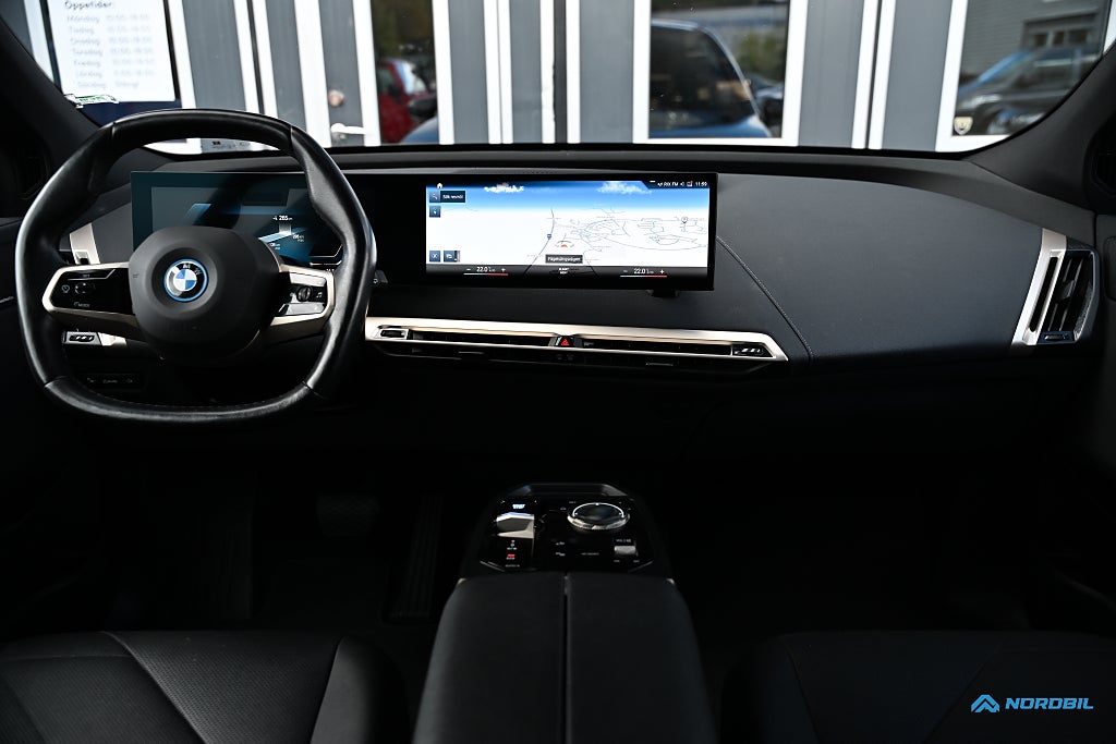 BMW iX