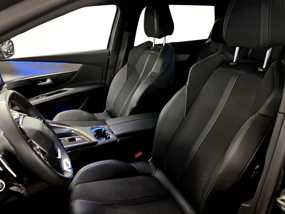 Bild på Peugeot 5008 GT 1.2 PT 130hk Aut 7-SITS B-KAMERA CARPLAY