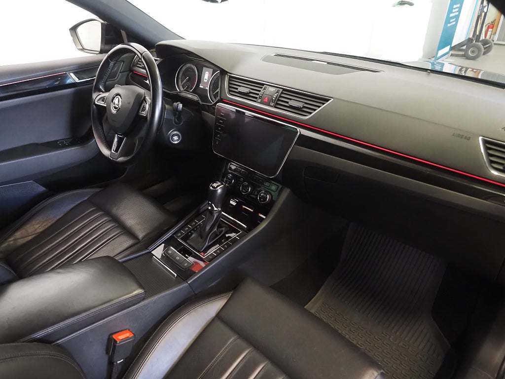 Skoda Superb Kombi 2.0 TSI 4x4 280hk L&K Navi B-Kam Skinn 2018